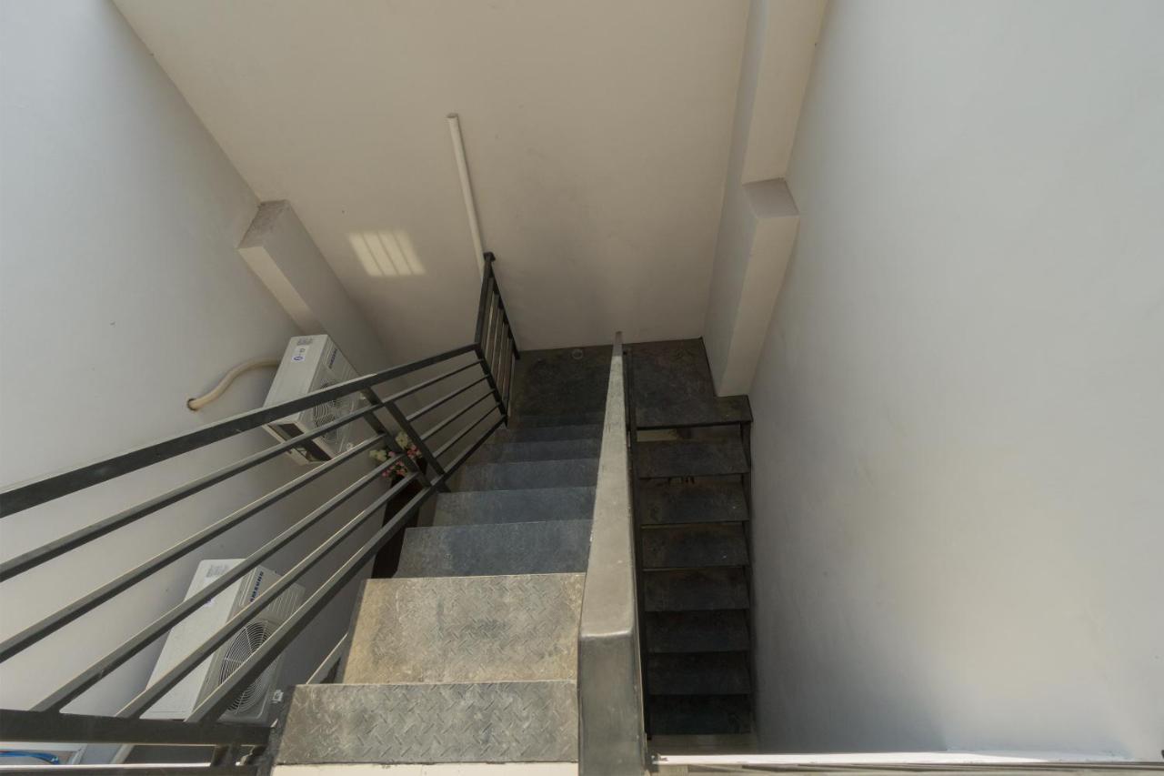 Hotel Oyo 1542 Yessy Mansion Ngabean Exterior foto